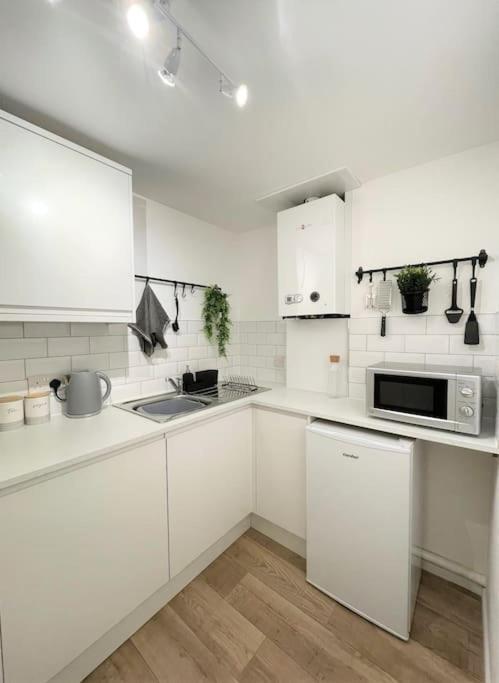 Central, Bright & Spacious Apartment - Parking Included Bournemouth Dış mekan fotoğraf