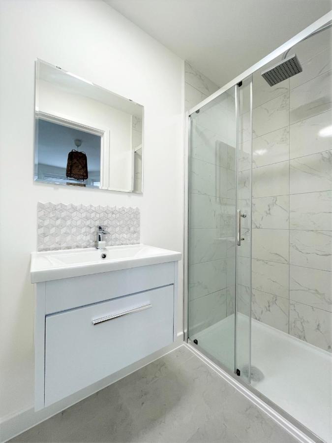 Central, Bright & Spacious Apartment - Parking Included Bournemouth Dış mekan fotoğraf