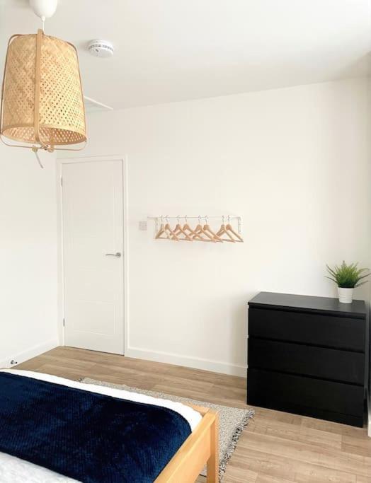 Central, Bright & Spacious Apartment - Parking Included Bournemouth Dış mekan fotoğraf
