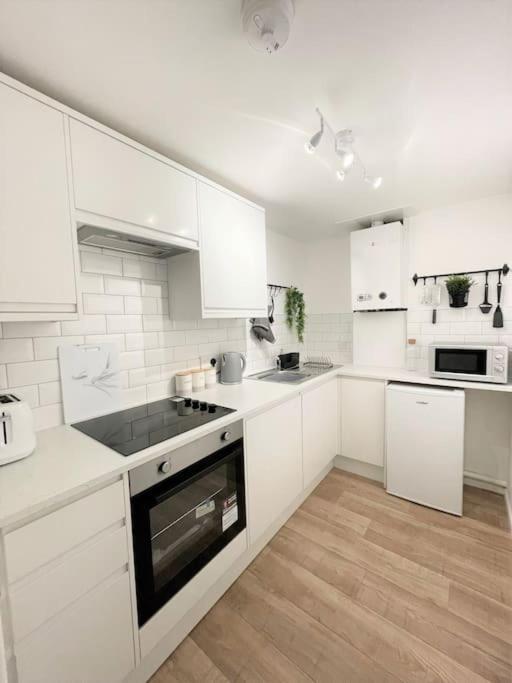 Central, Bright & Spacious Apartment - Parking Included Bournemouth Dış mekan fotoğraf
